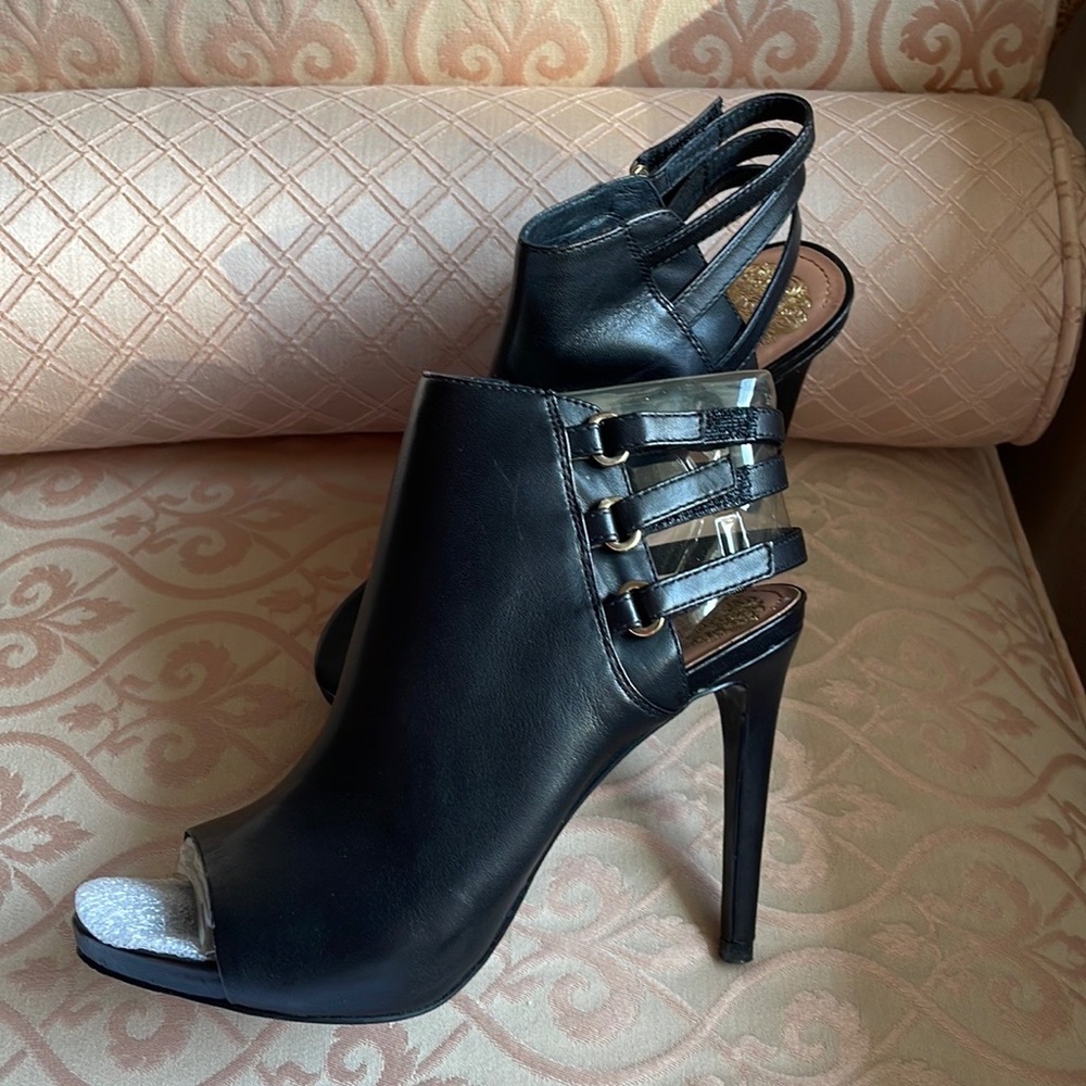 Gorgeous Never worn Vince Camuto high heels